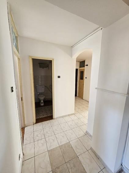 Apartament cu 3 camere decomandat, mobilat în Central