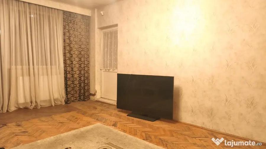 Apartament cu 3 camere decomandat în 22 Decembrie