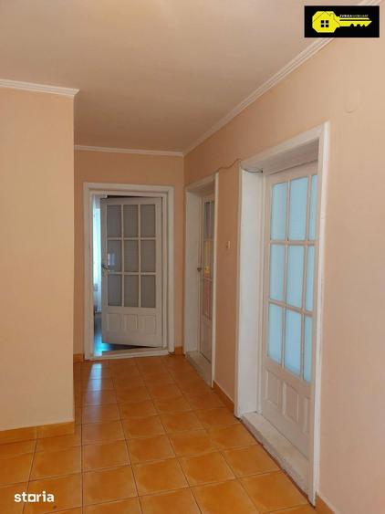 Casă cu Teren 646 Mp în Rogerius