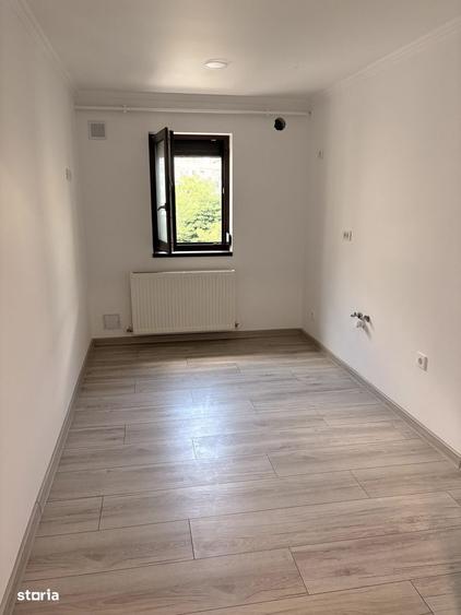 Apartament cu 3 camere decomandat în Exterior Vest