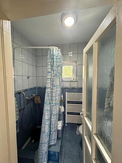 Casă cu 2 camere cu Garaj în Central