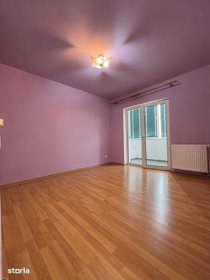 Apartament cu 4 camere în Est