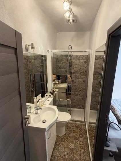 Apartament cu 3 camere semidecomandat, mobilat în Centrul Istoric