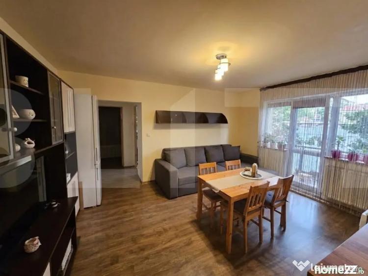 Apartament cu 3 camere semidecomandat în Central