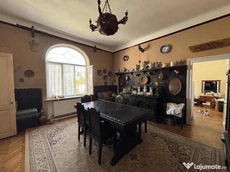 Casă cu 7 camere cu Teren 1030 Mp în Foișorul de Foc