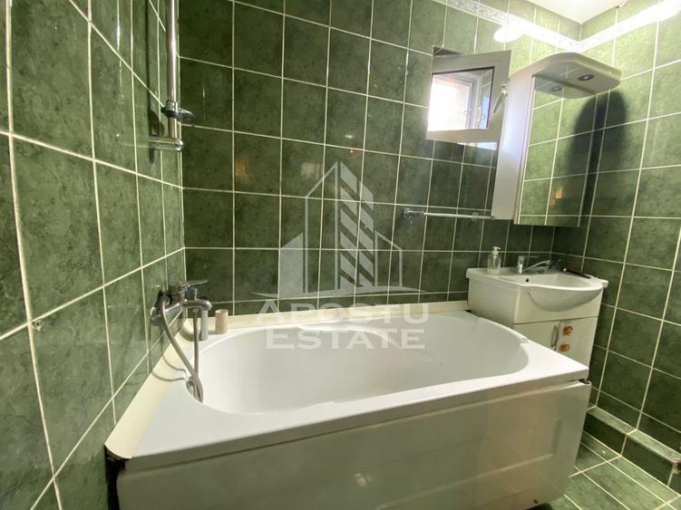 Casă individuală cu 4 camere cu Canalizare în Ghiroda