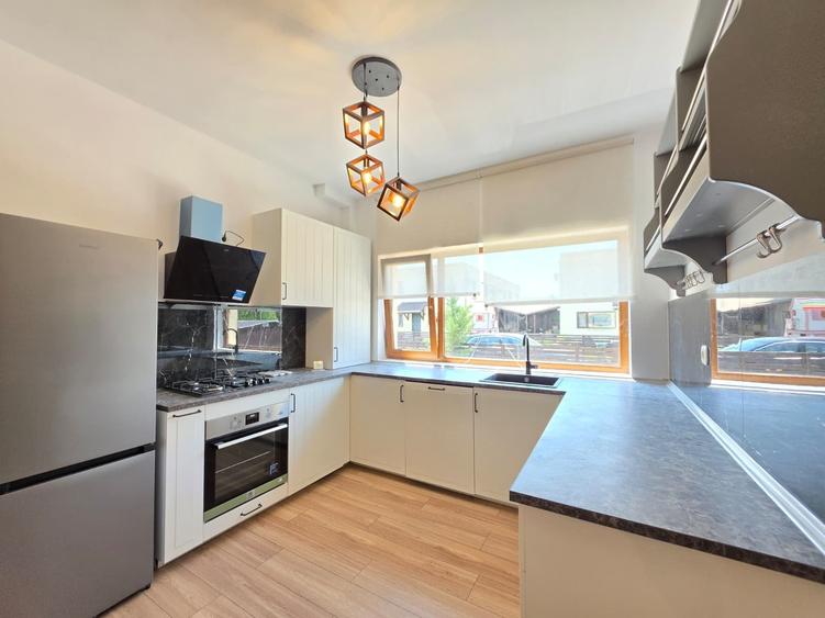 Duplex cu 4 camere cu Canalizare în 1 Decembrie