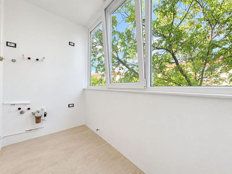 Apartament cu 3 camere decomandat în Lipovei