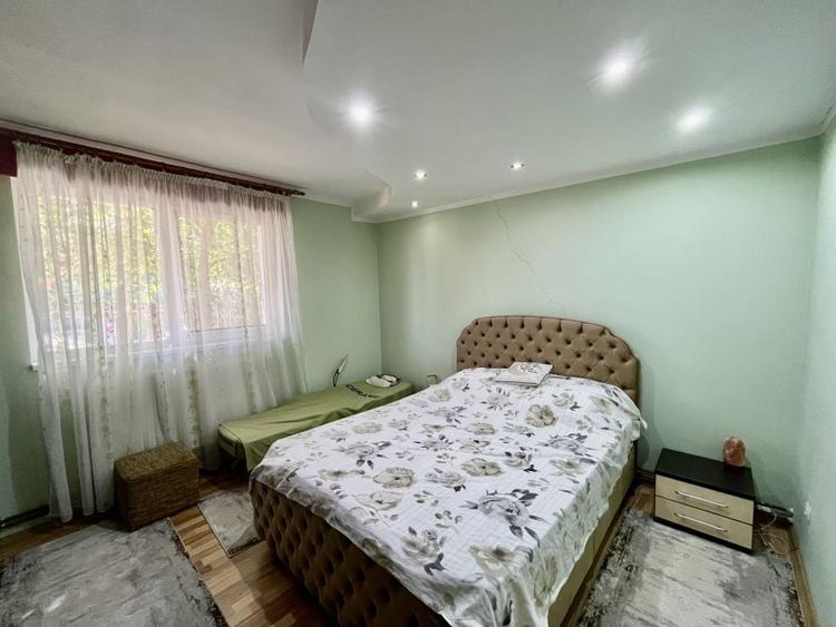 Casă individuală cu 6 camere cu Canalizare în Ronaț