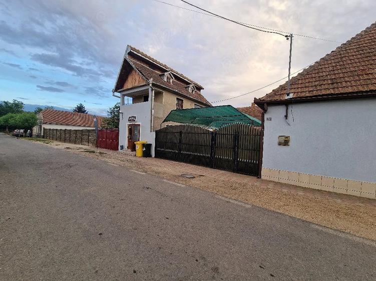 Casă cu Teren 950 Mp în Cărpiniș