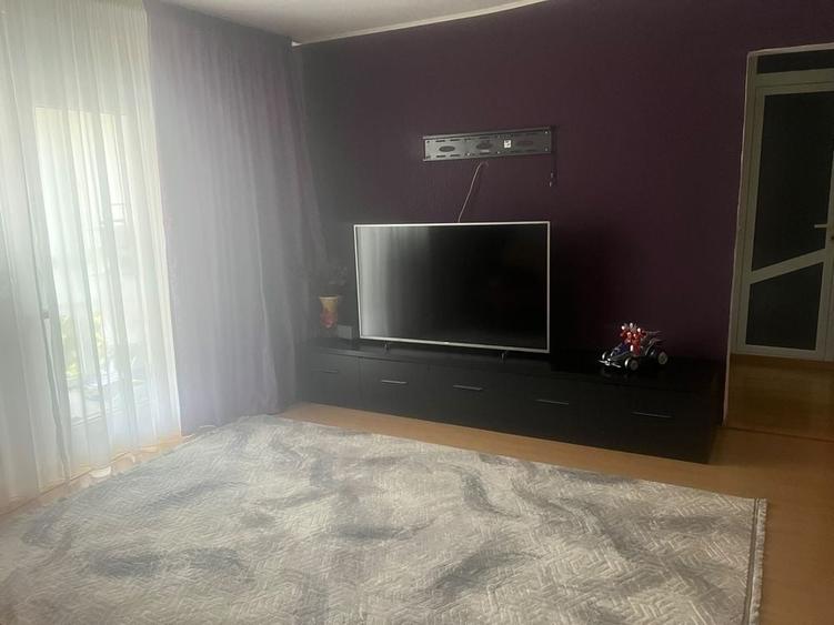 Apartament cu 2 camere semidecomandat în Rovine