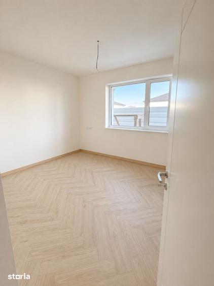 Casă cu 4 camere cu Teren 378 Mp în Păulești