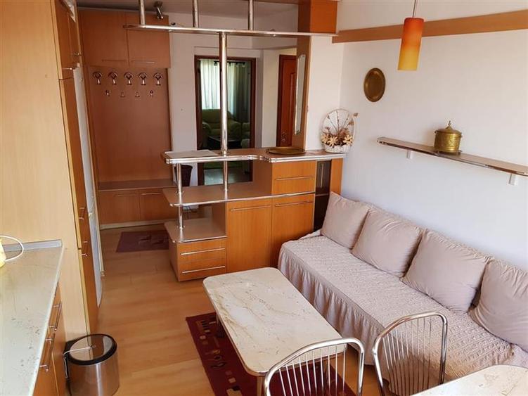 Apartament cu 2 camere decomandat, mobilat în Ultracentral