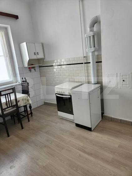 Apartament cu 4 camere decomandat, mobilat în Central
