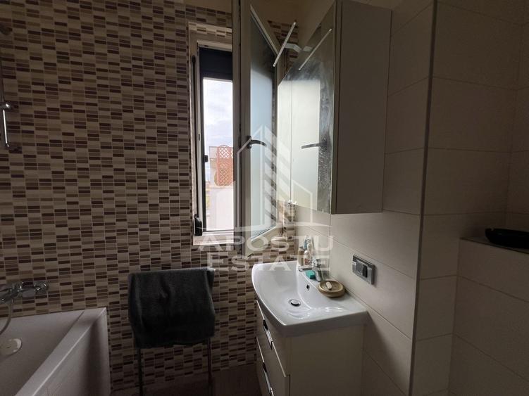 Penthouse cu 3 camere decomandat, mobilat în Aradului