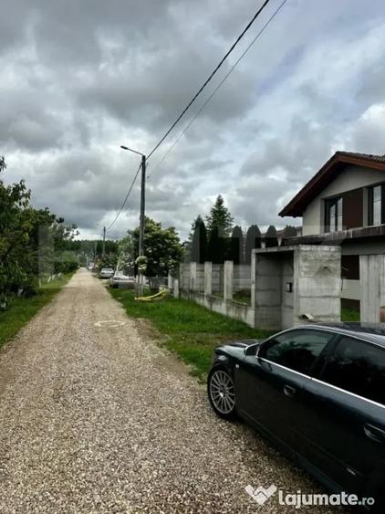 Teren de 4200 mp, în Central