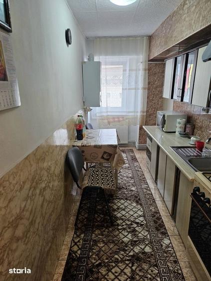 Apartament cu 4 camere semidecomandat în Central