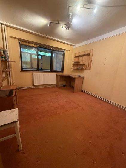 Apartament cu 3 camere decomandat, mobilat în Viziru 3