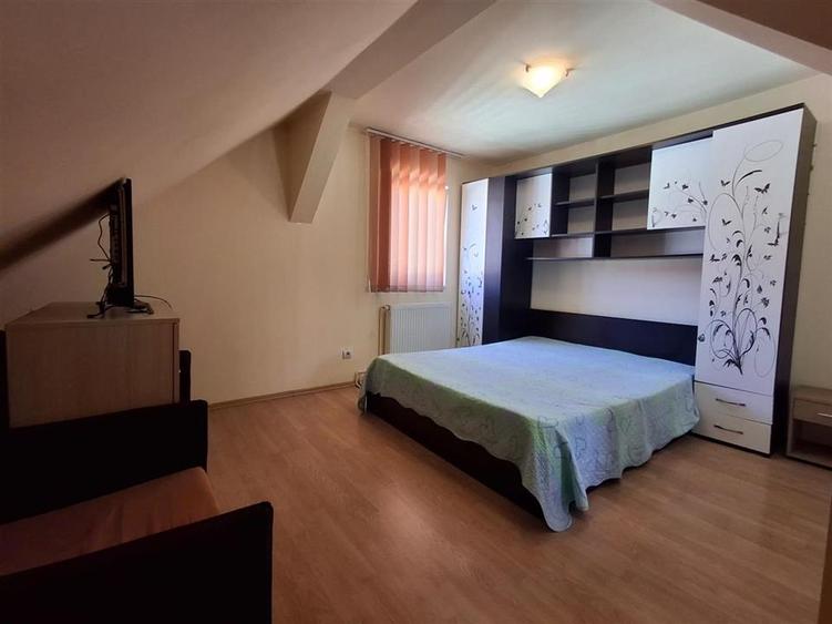 Apartament cu 3 camere semidecomandat în Vasile Aaron