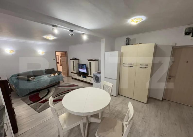 Apartament cu 4 camere semidecomandat, mobilat în Piața Centrală