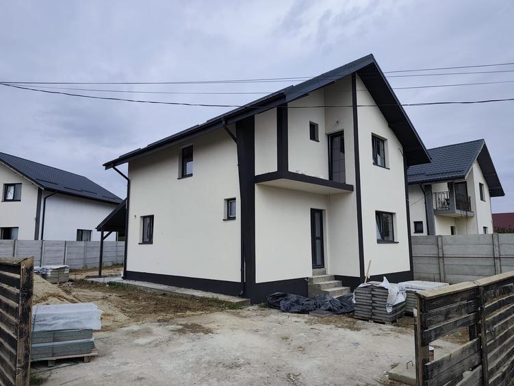 Casă individuală cu 5 camere cu Teren 430 Mp în Săbăreni