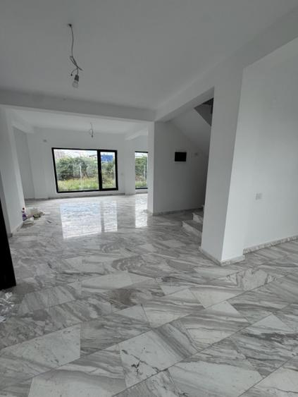 Duplex cu 4 camere cu Canalizare în Albert