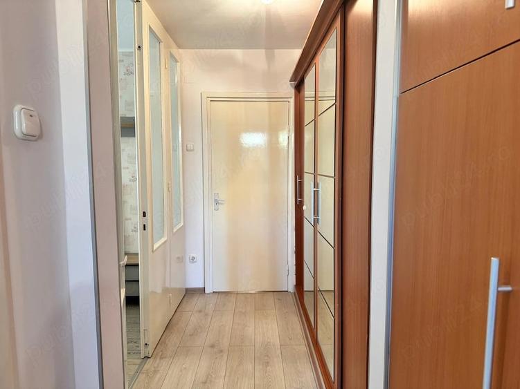 Apartament cu 3 camere semidecomandat în Rogerius