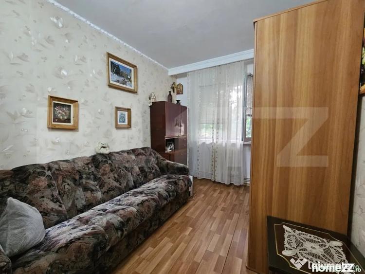 Apartament cu 3 camere semidecomandat în Alexandru cel Bun