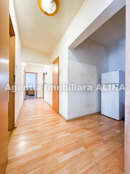 Apartament cu 4 camere decomandat în Decebal