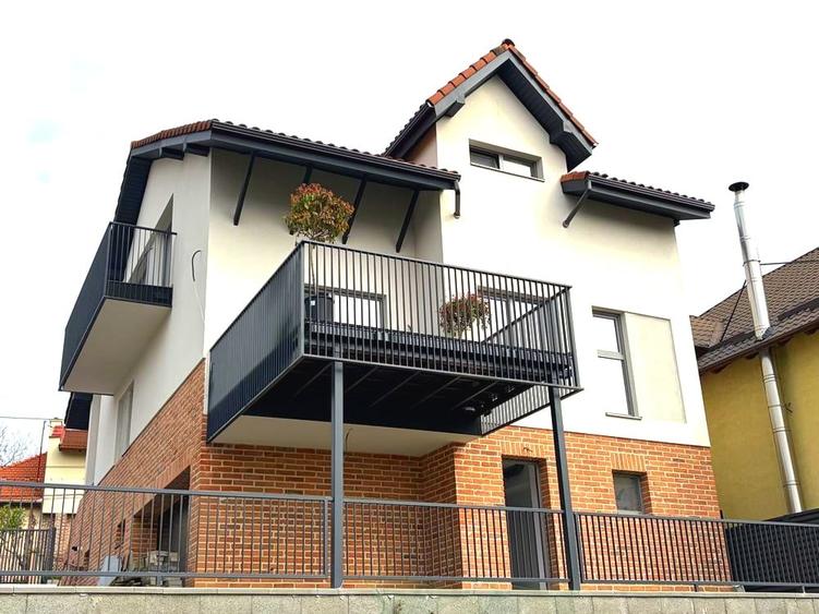 Casă individuală cu 5 camere cu Canalizare în Dâmbul Rotund