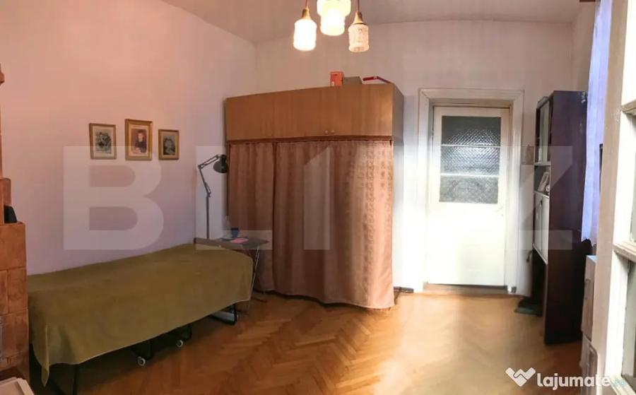 Apartament cu 4 camere semidecomandat în Cetate