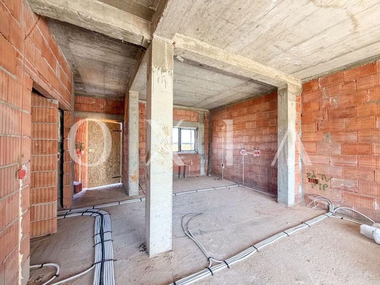 Duplex cu 5 camere cu Canalizare în Dumbrăvița
