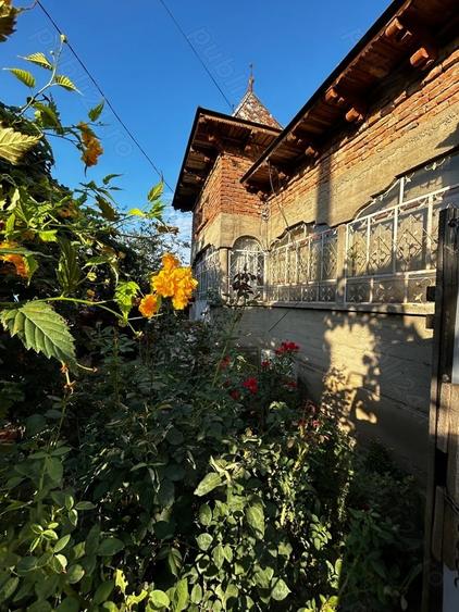 Casă cu 4 camere cu Teren 1070 Mp în Poiana