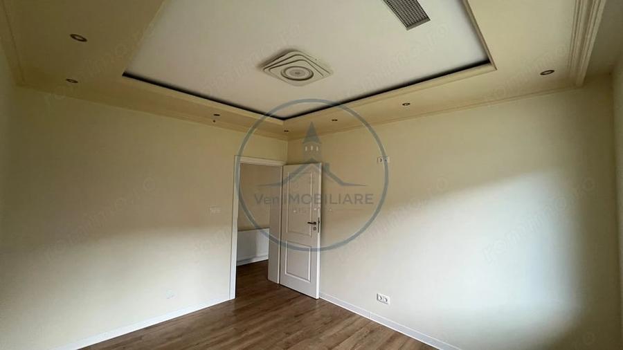 Casă cu 5 camere cu Teren 1000 Mp în Central