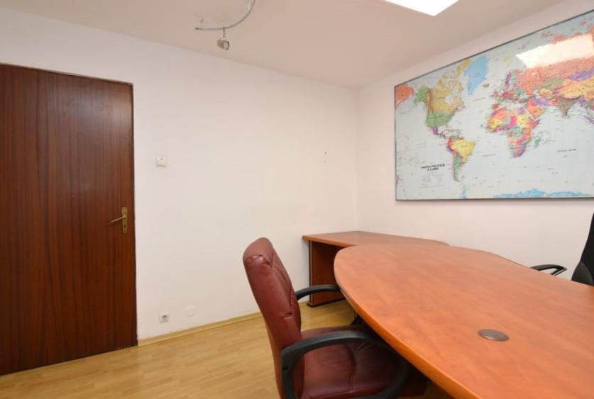 Apartament cu 2 camere semidecomandat, mobilat în 13 Septembrie