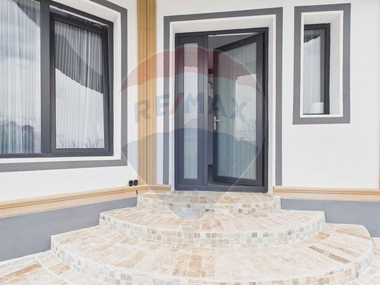 Casă individuală cu 5 camere cu Teren 457 Mp în Dobreni