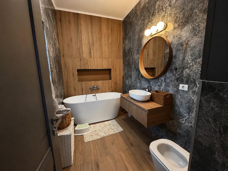 Casă individuală cu 5 camere cu Canalizare în Tunari