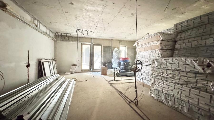 Apartament cu 3 camere decomandat în P-ța Victoriei