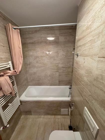 Apartament cu 3 camere semidecomandat, mobilat în Tractorul