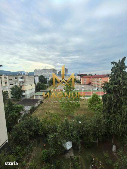Apartament cu 3 camere semidecomandat în Republicii