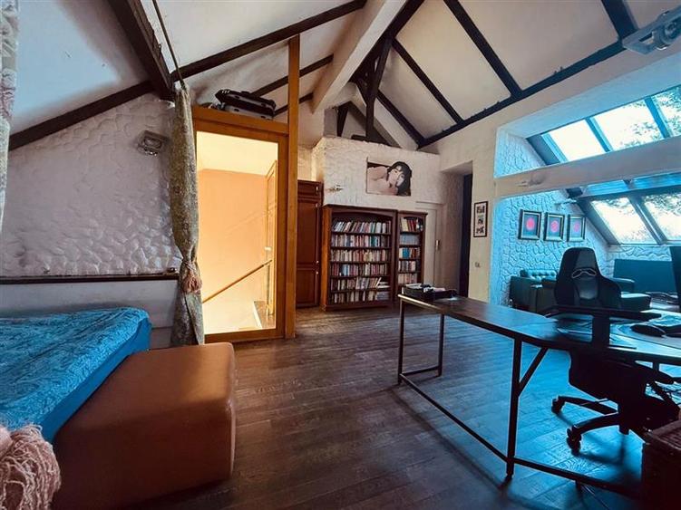 Duplex cu 6 camere cu Piscina în Iancu Nicolae