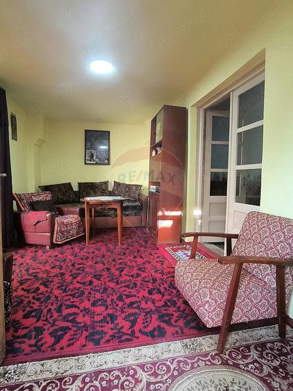 Casă cu 3 camere cu Teren 1418 Mp în Brateiu