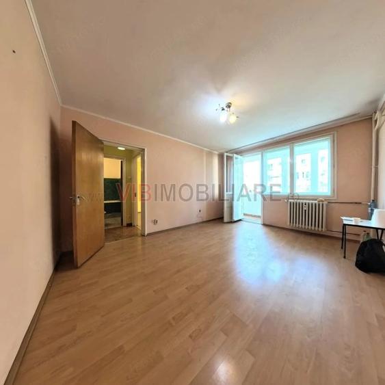 Apartament cu 3 camere semidecomandat în Drumul Taberei