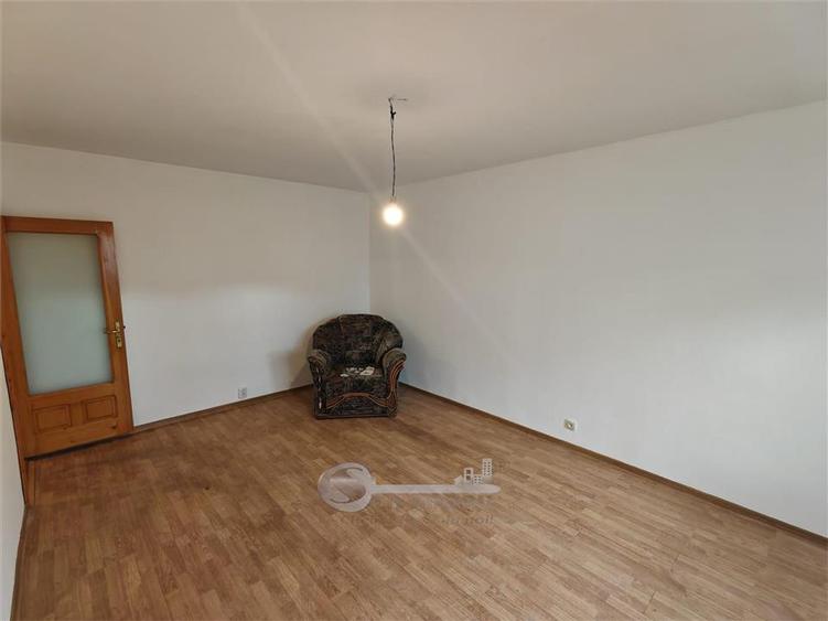 Apartament cu 3 camere decomandat în Nicolina