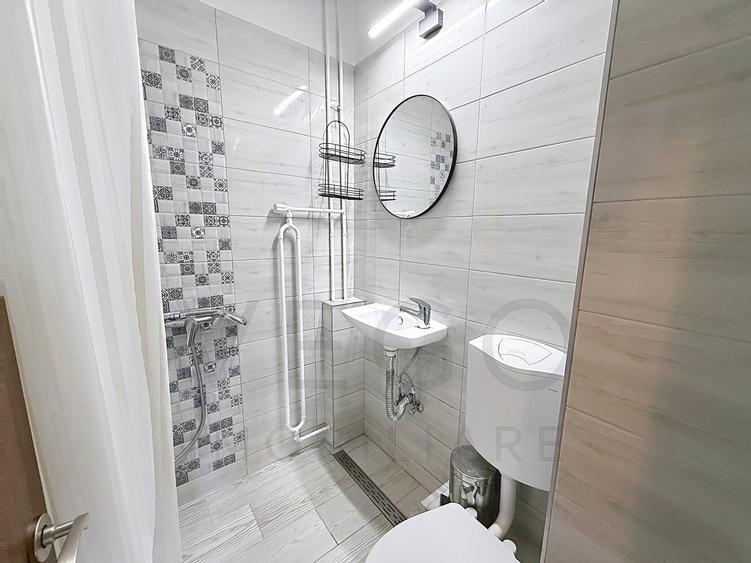 Apartament cu 3 camere semidecomandat, mobilat în Central