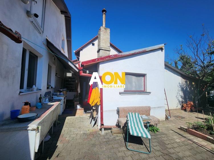 Casă individuală cu 5 camere cu Canalizare în Cetate