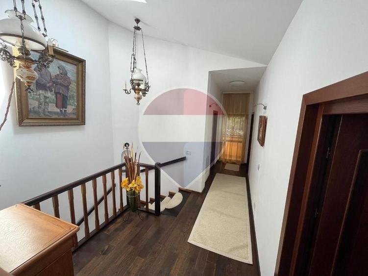 Casă cu 5 camere cu Teren 273 Mp în Butimanu