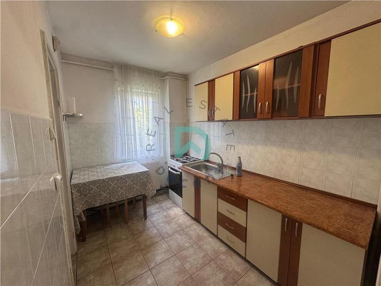 Apartament cu 2 camere semidecomandat în Centrul Civic
