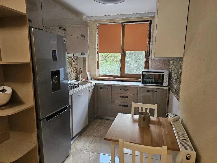 Apartament cu 3 camere semidecomandat în Faleză