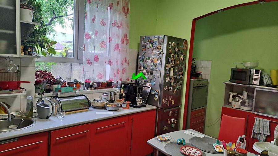 Casă individuală cu 5 camere cu Teren 305 Mp în Central